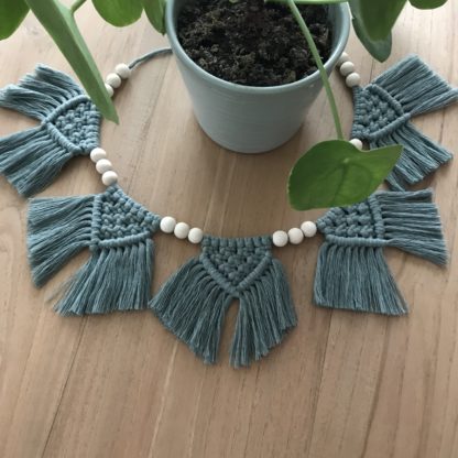 Banderole de fanions en macramé