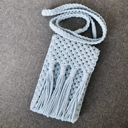 Pochette pour téléphone en macramé